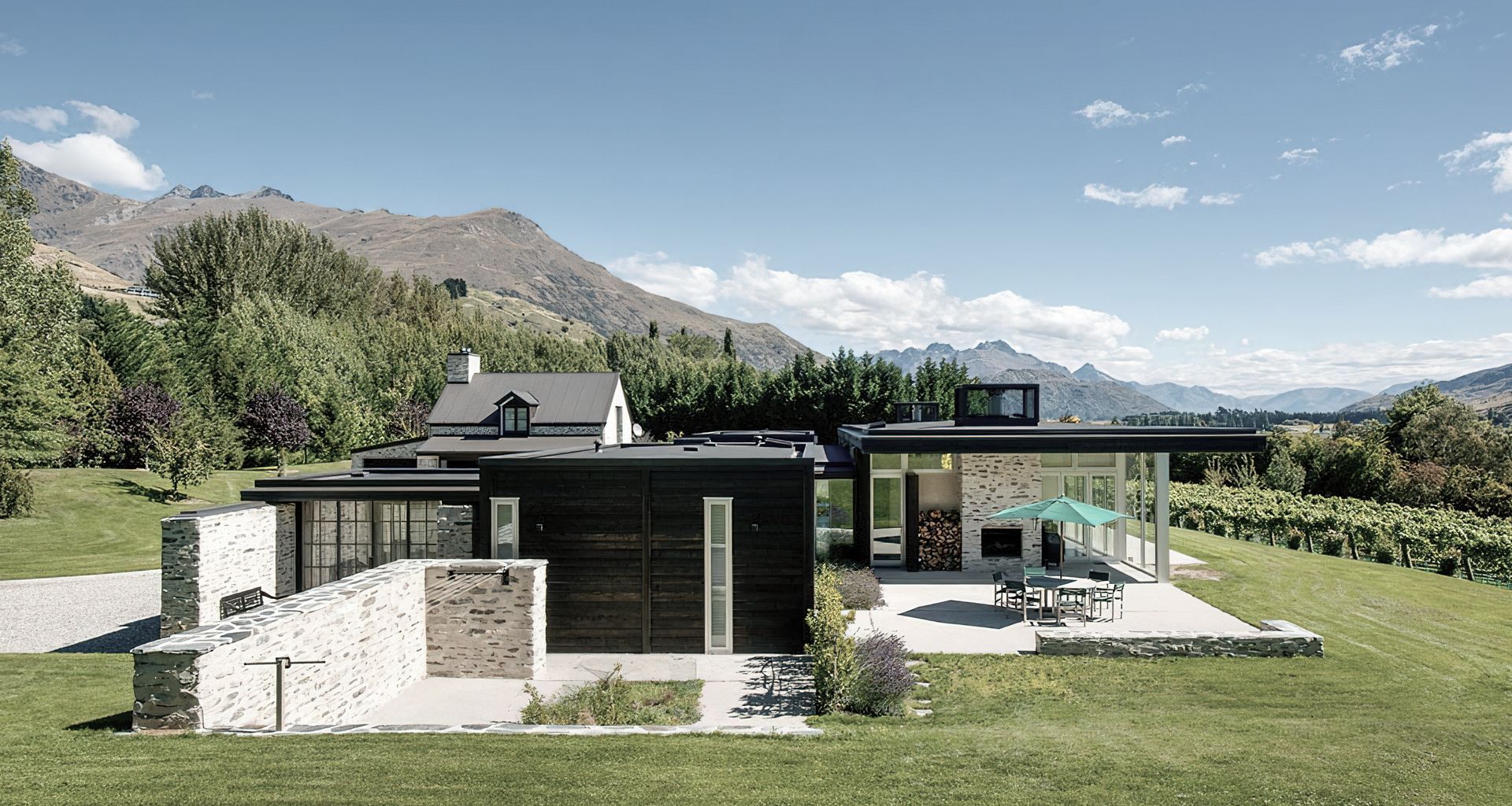 Vineyard Home, Queenstown banner