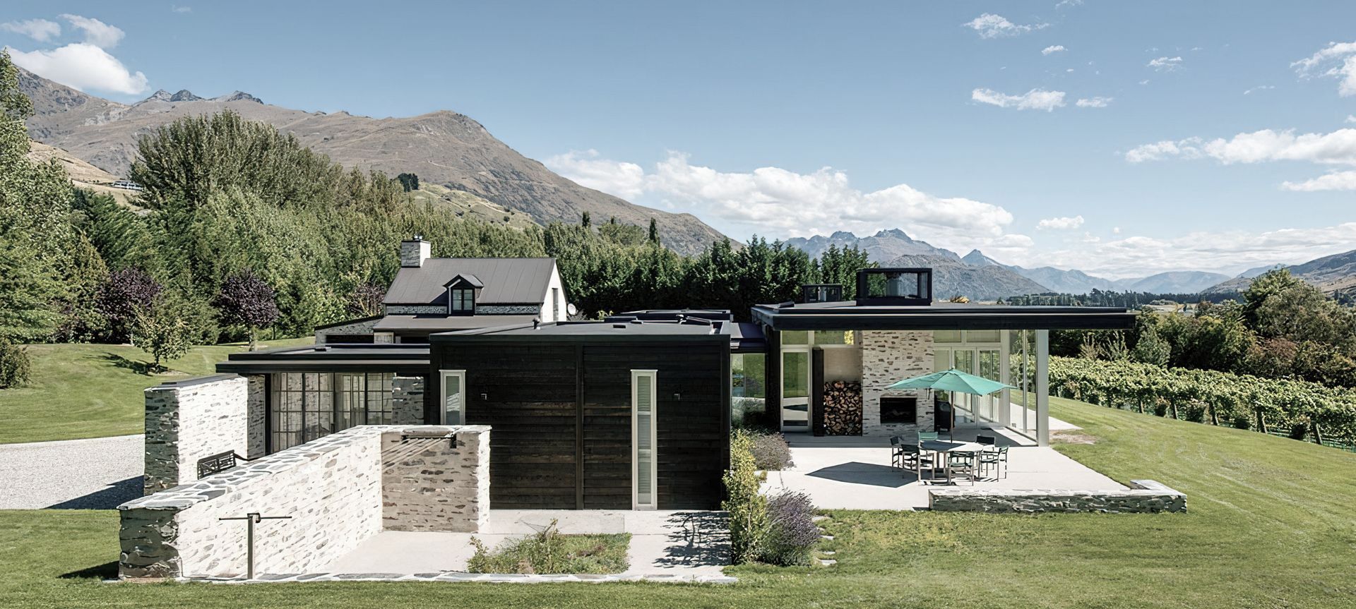 Vineyard Home, Queenstown banner