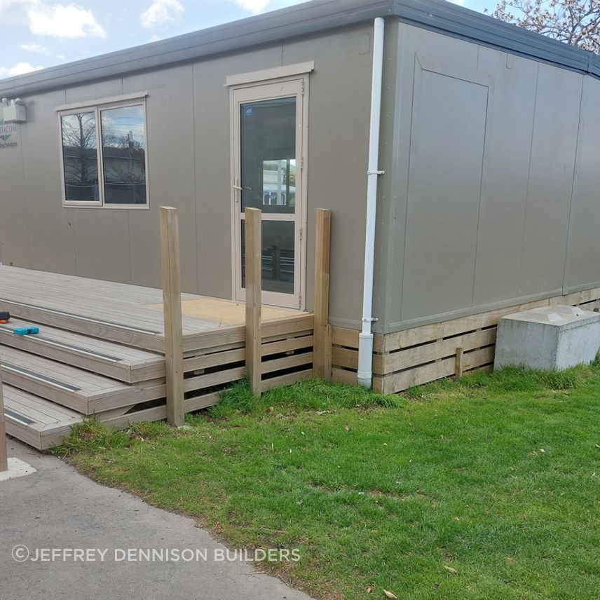 11-Fenwick-Primary-School-Oamaru-three-quarter-view-on-the-steps-and-learning-centre-from-the-south-JDBuilders.jpg