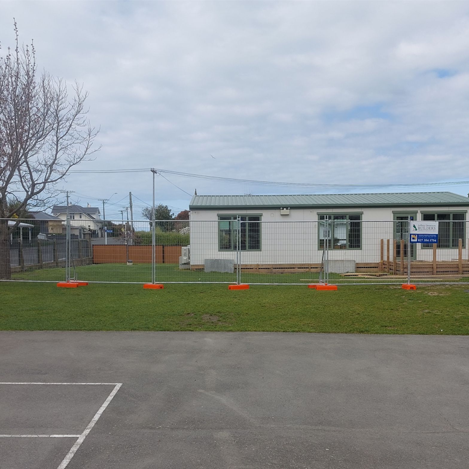 22-Fenwick-Primary-School-Oamaru-Security-fencing-put-up-in-the-main-area-of-the-school-to-protect-the-public-and-staff-during-the-demolition-process-JDBuilders.jpg