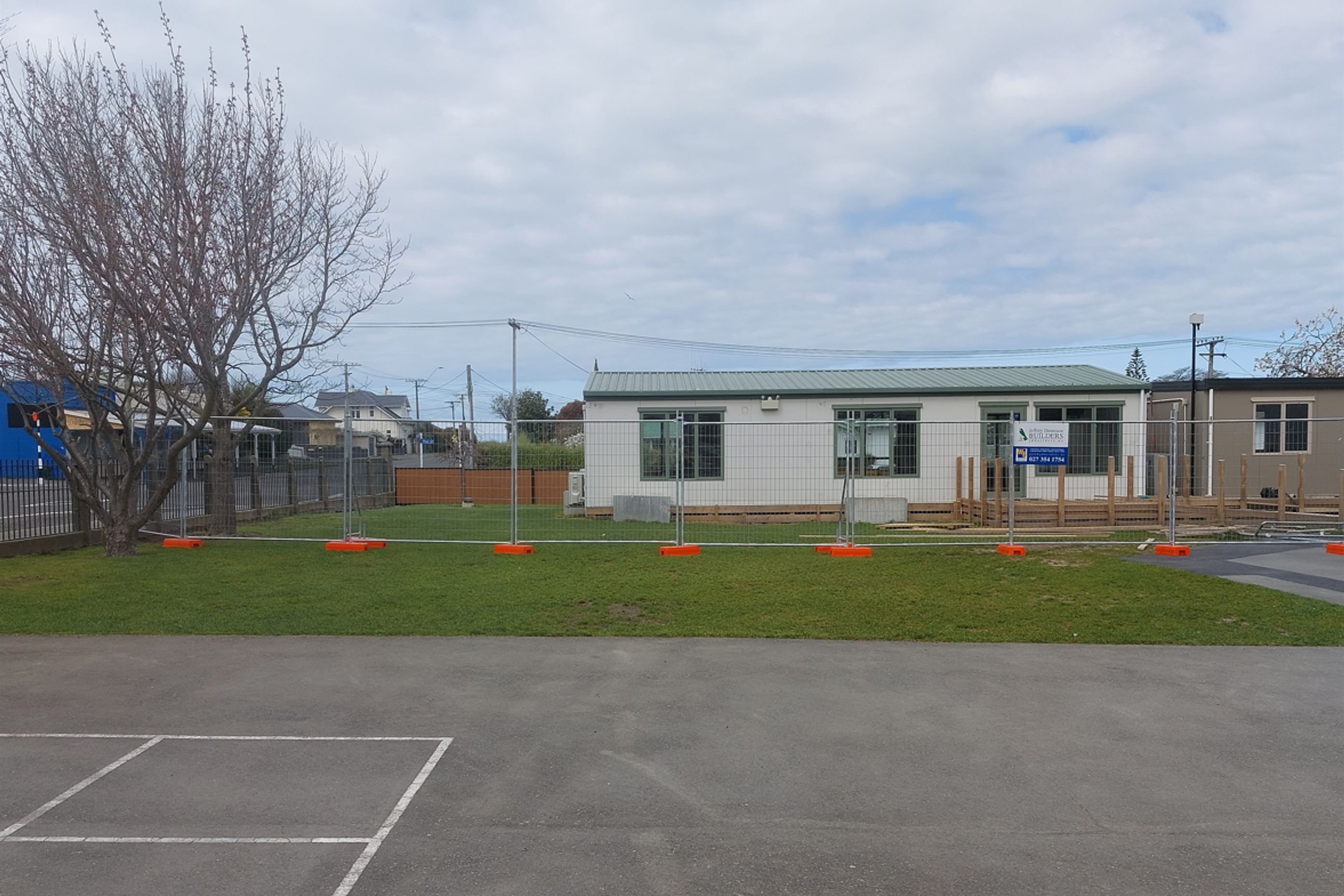 22-Fenwick-Primary-School-Oamaru-Security-fencing-put-up-in-the-main-area-of-the-school-to-protect-the-public-and-staff-during-the-demolition-process-JDBuilders.jpg