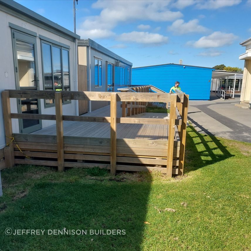 7-Fenwick-Primary-School-Oamaru-Close-up-of-the-deck-from-the-north-side-with-learning-spaces-in-the-background-JDBuilders.jpg