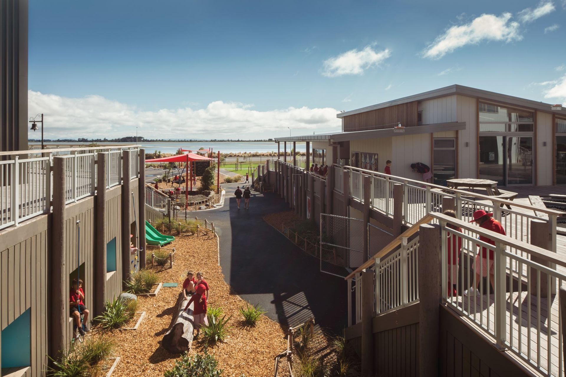 Located on the edge of the Avon Heathcote estuary, the school occupies a flood hazard zone, which required the buildings to be elevated above ground.