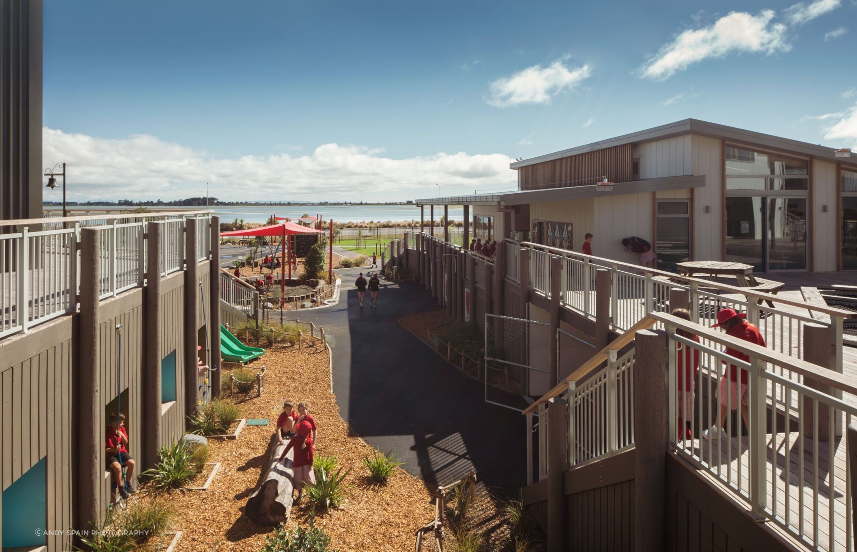 Located on the edge of the Avon Heathcote estuary, the school occupies a flood hazard zone, which required the buildings to be elevated above ground.