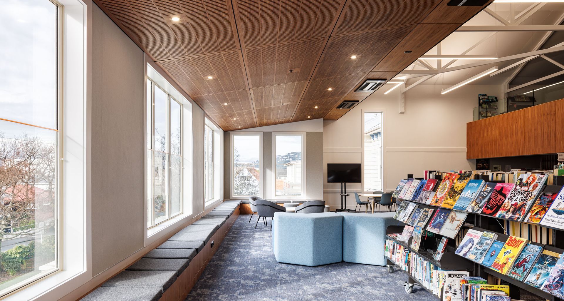 Queen Margaret College Library banner