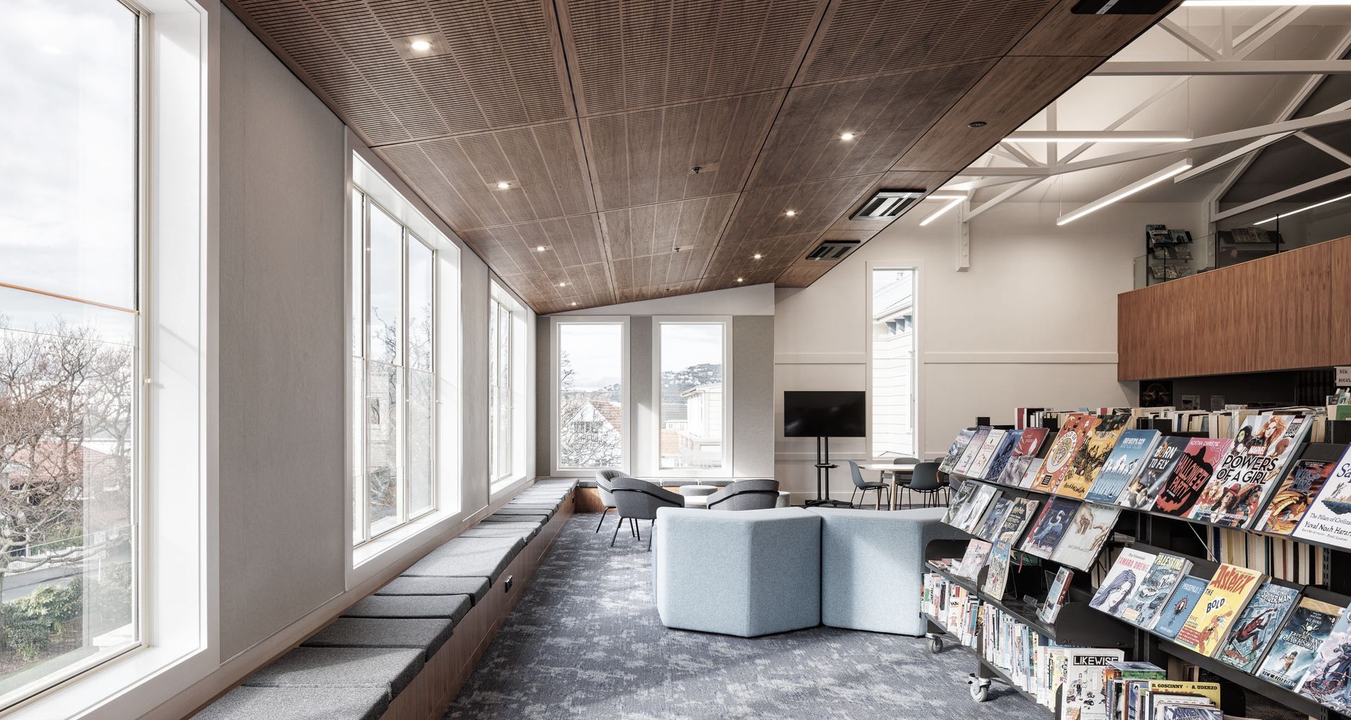 Queen Margaret College Library banner