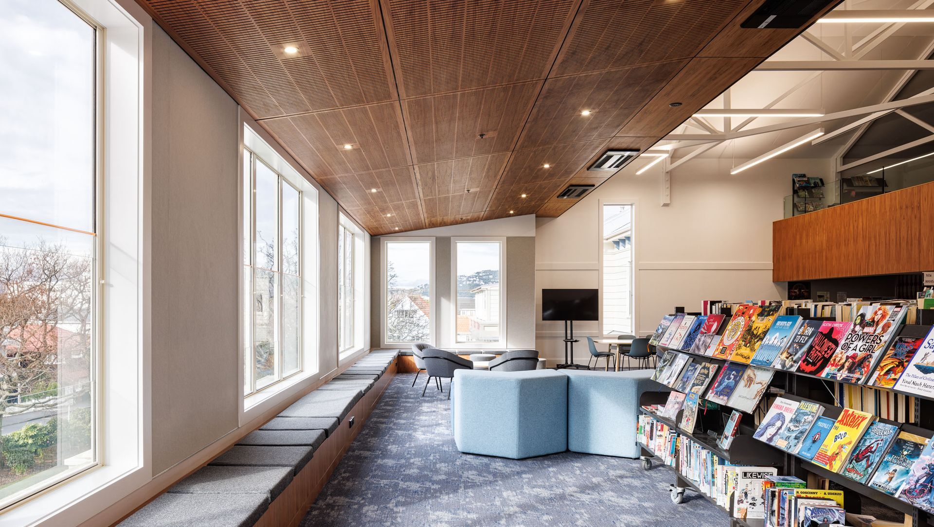 Queen Margaret College Library banner