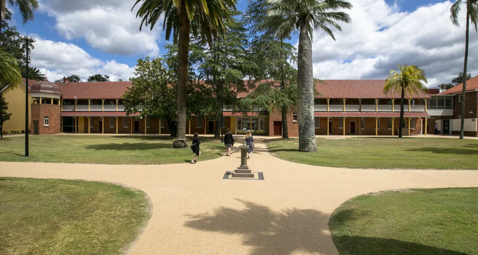 Buildings R3 and R5, Western Sydney University – Richmond banner