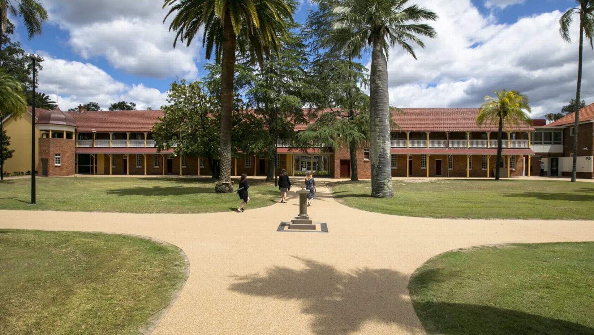 Buildings R3 and R5, Western Sydney University – Richmond banner