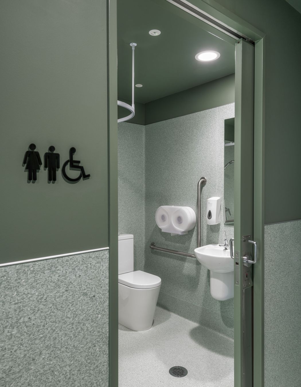 Te-ao-Marama-Rangiora-High-SchoolToiletsAnthony-Turnham10-v2.jpg