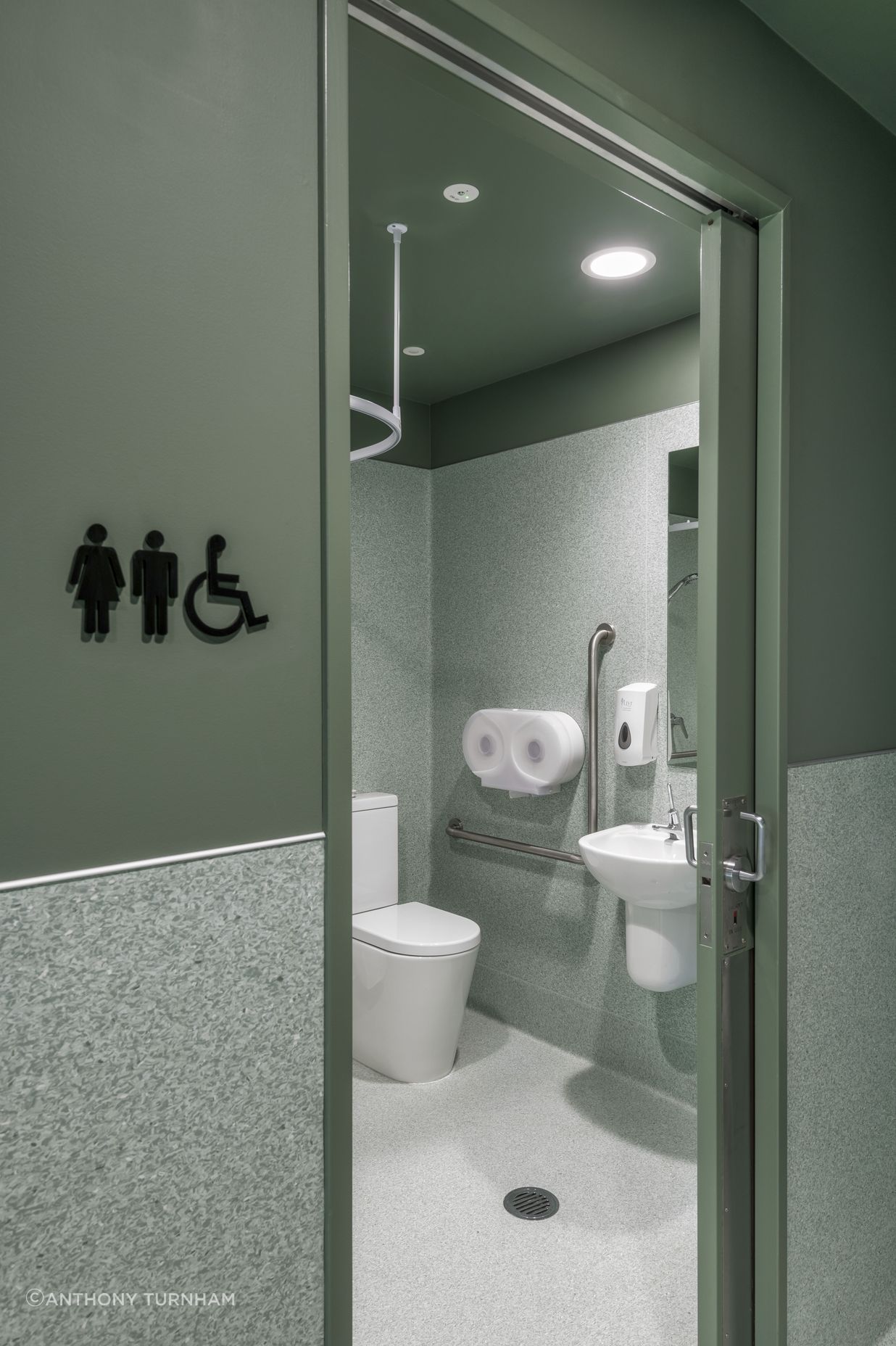 Te-ao-Marama-Rangiora-High-SchoolToiletsAnthony-Turnham10-v2.jpg