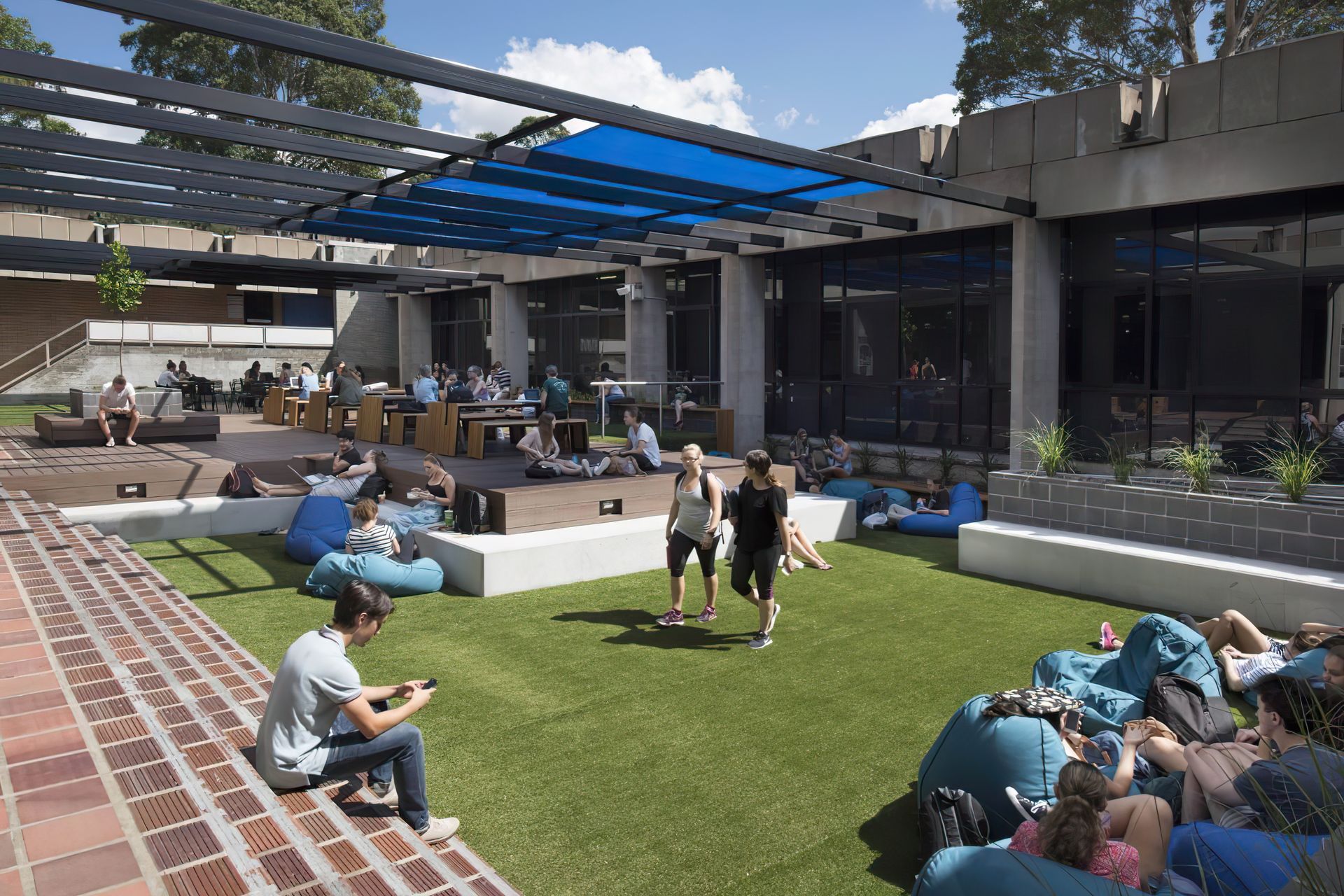 UoN Hunter Precinct Courtyard