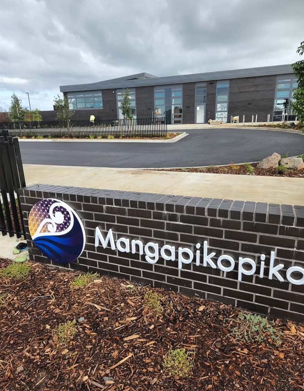 Mangapikopiko School