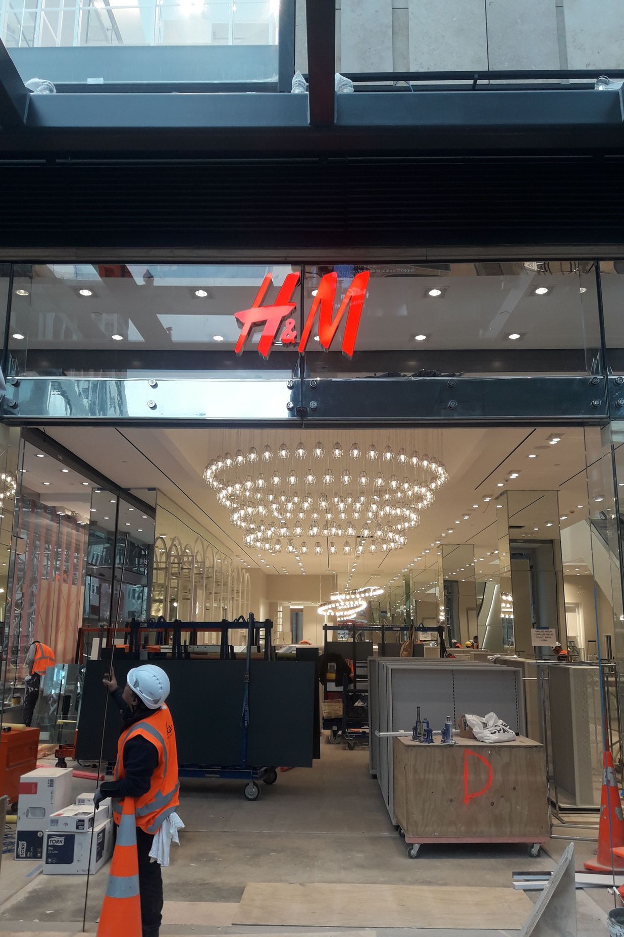 H &amp; M Commercial Bay