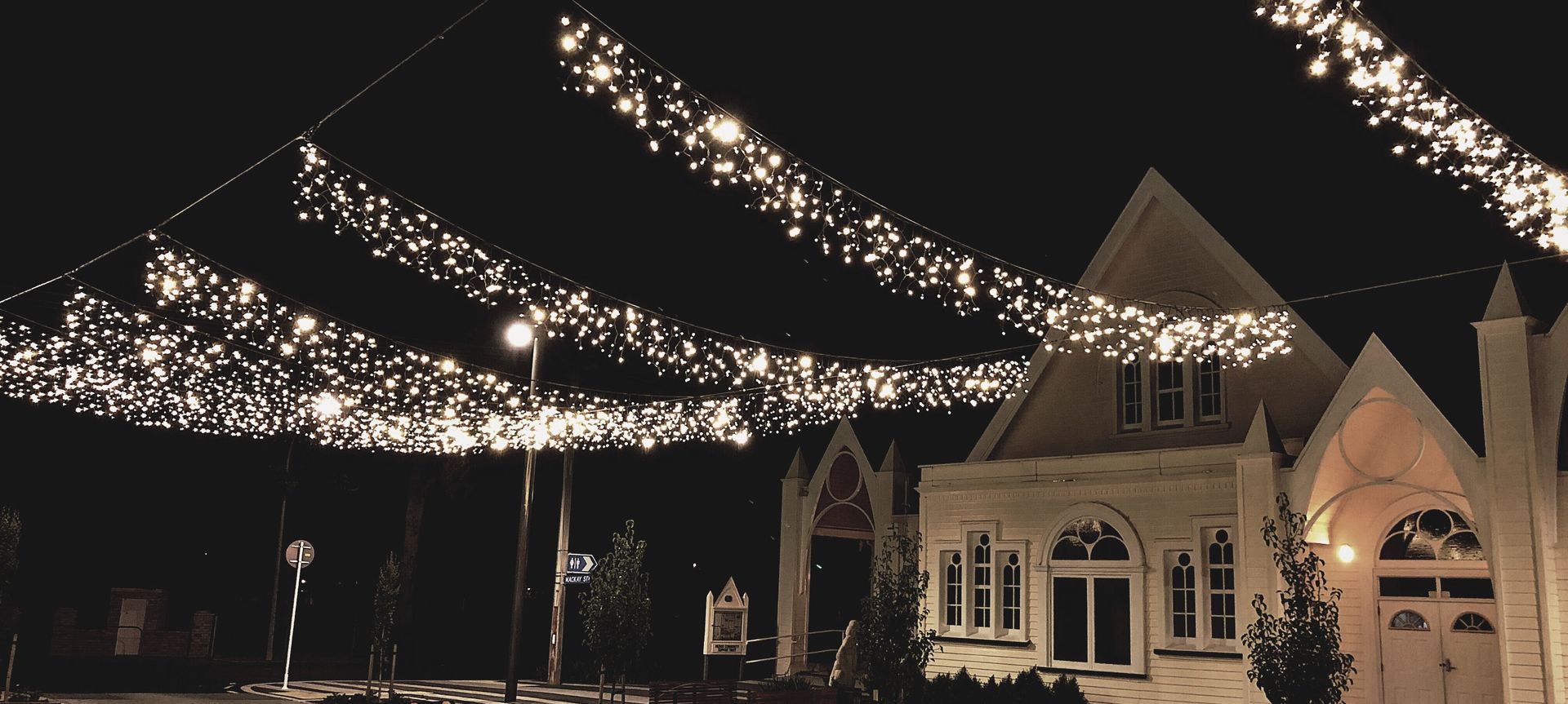 Paeroa streetscape wire catenary lighting banner