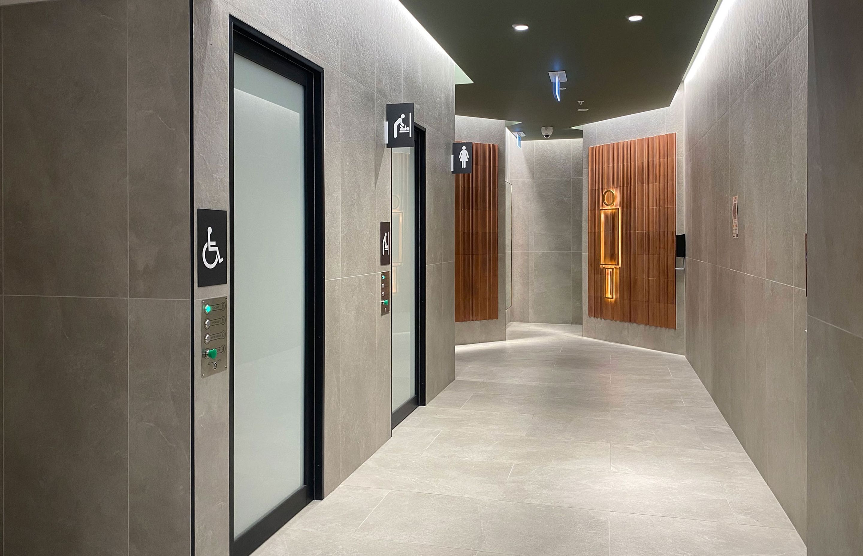 Automated cavity sliders with NewYorker door