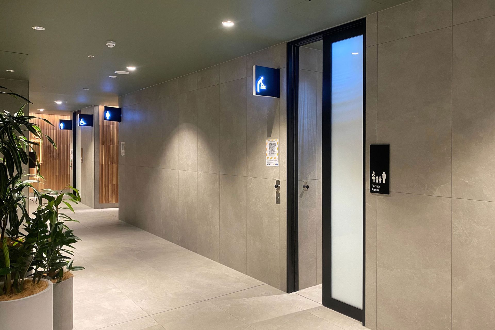 Automated cavity slider with NewYorker door