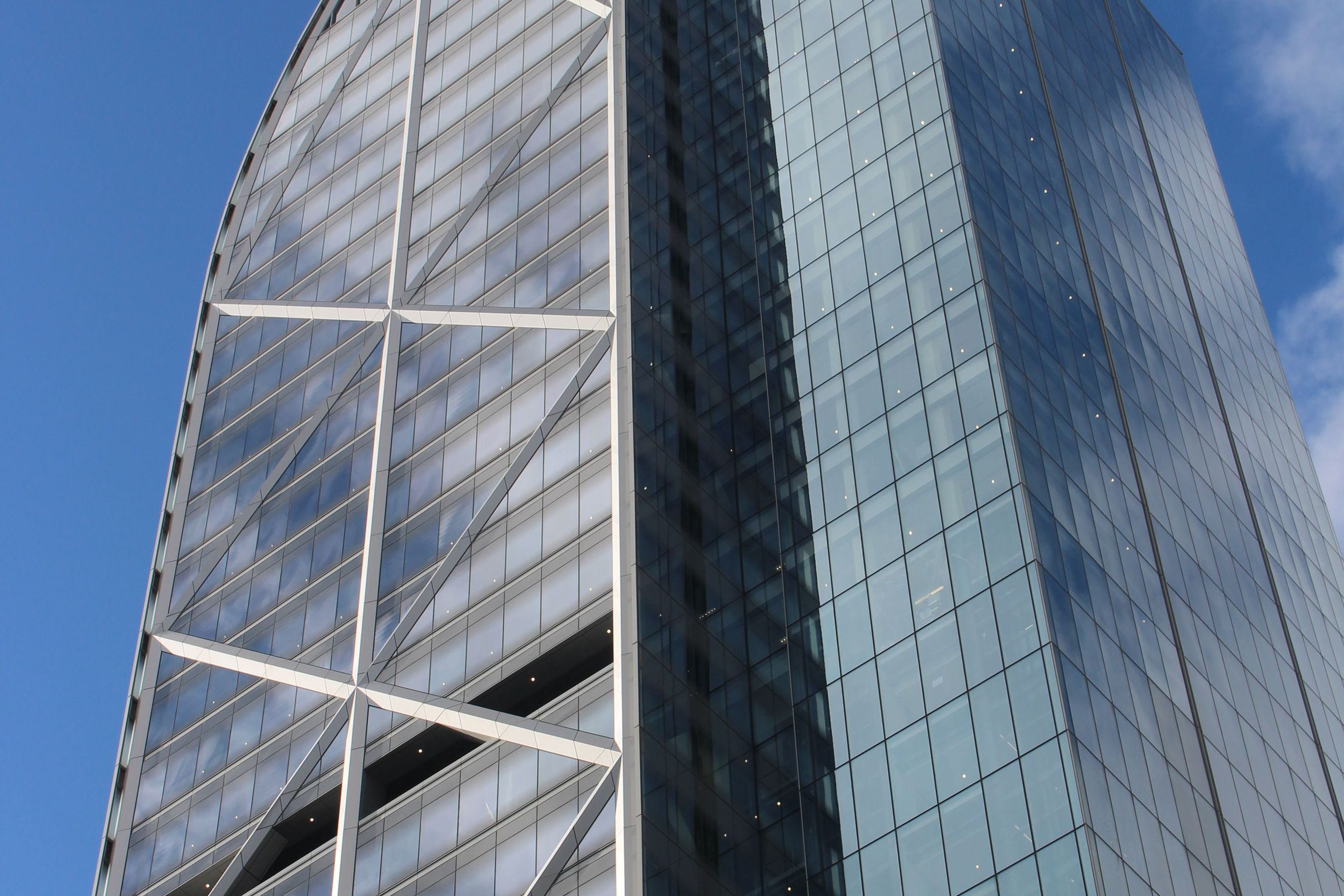 Commercial Bay using ALPOLIC®/fr - Silver