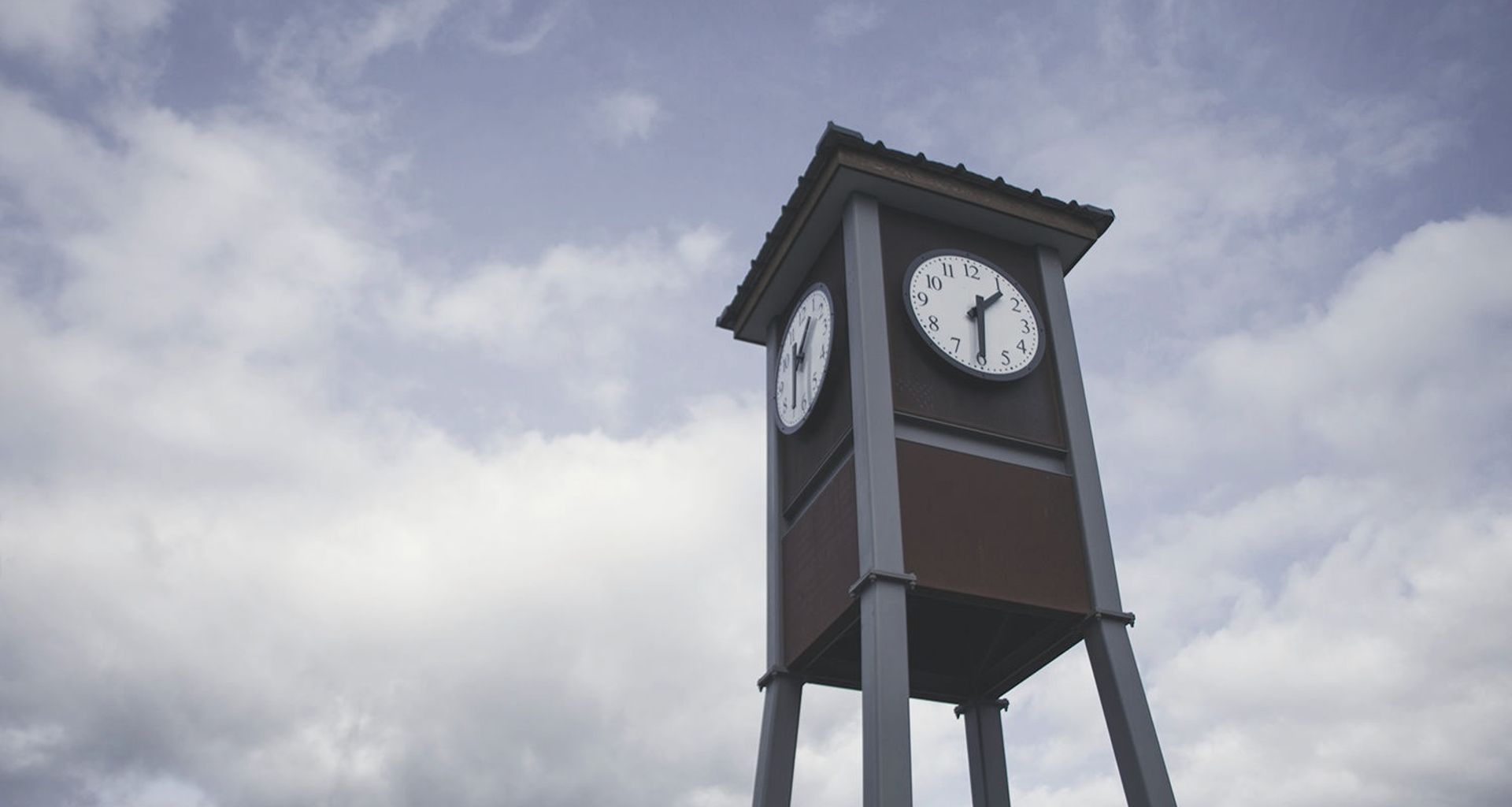 Karaka Shopping Centre - custom clock tower banner