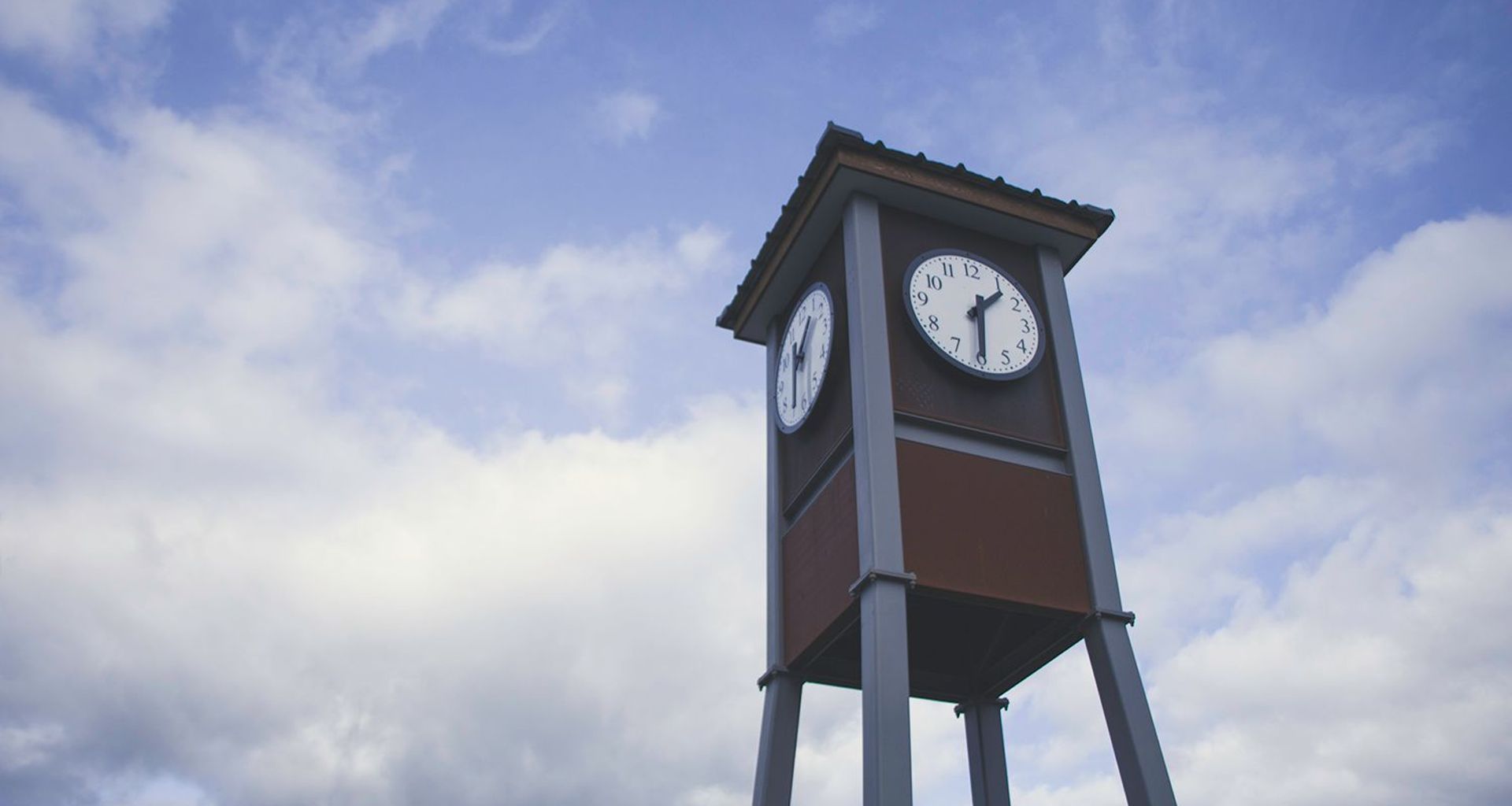 Karaka Shopping Centre - custom clock tower banner