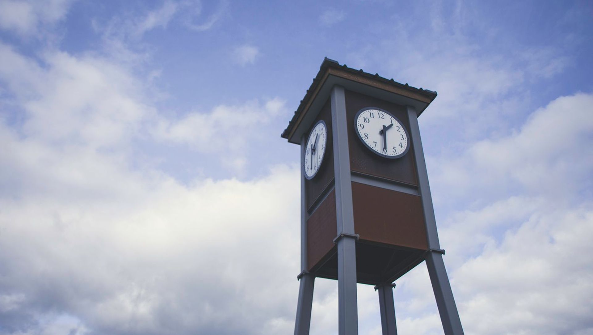Karaka Shopping Centre - custom clock tower banner