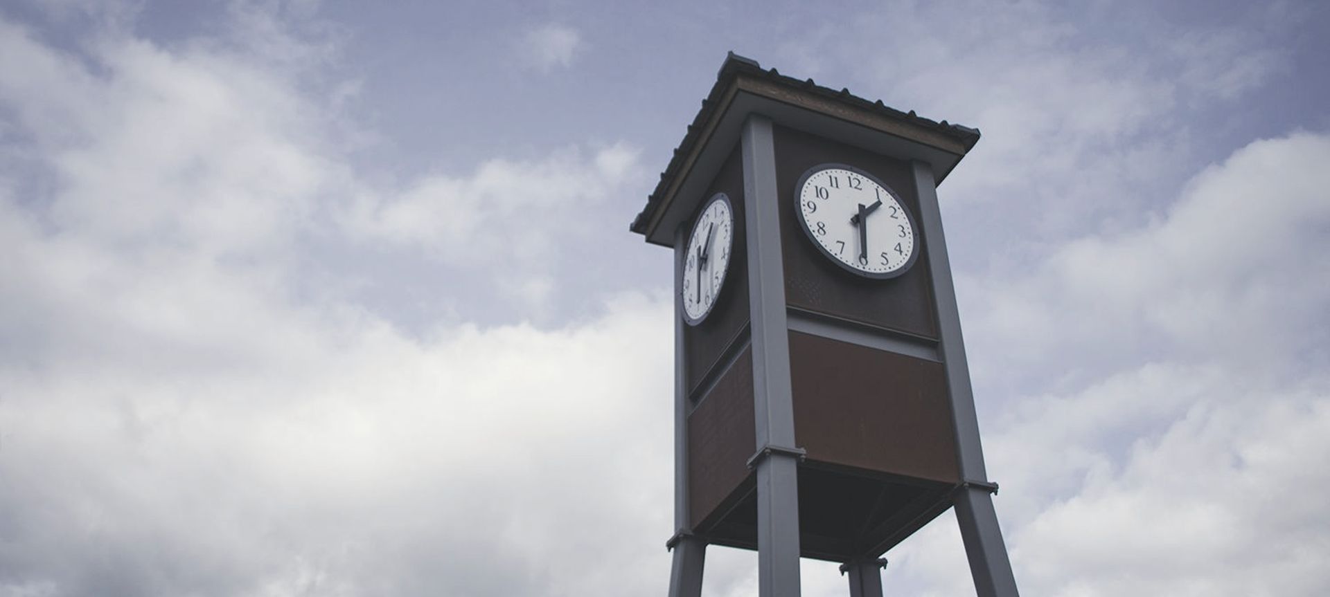 Karaka Shopping Centre - custom clock tower banner