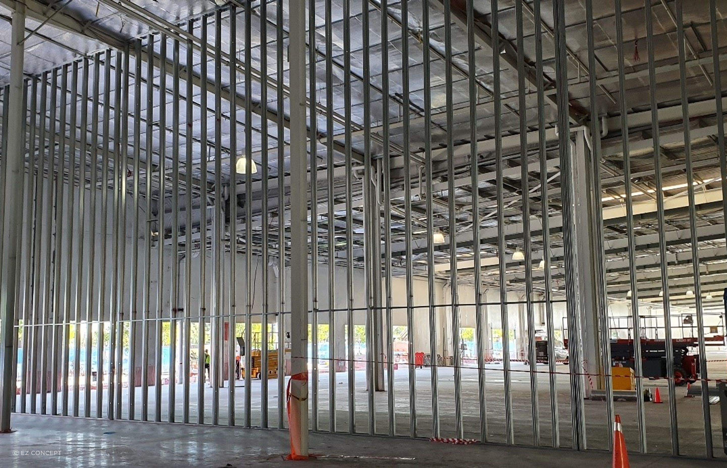 Dividing walls of up to 9.5 metres high were engineered in accordance with the fire and acoustic requirements.