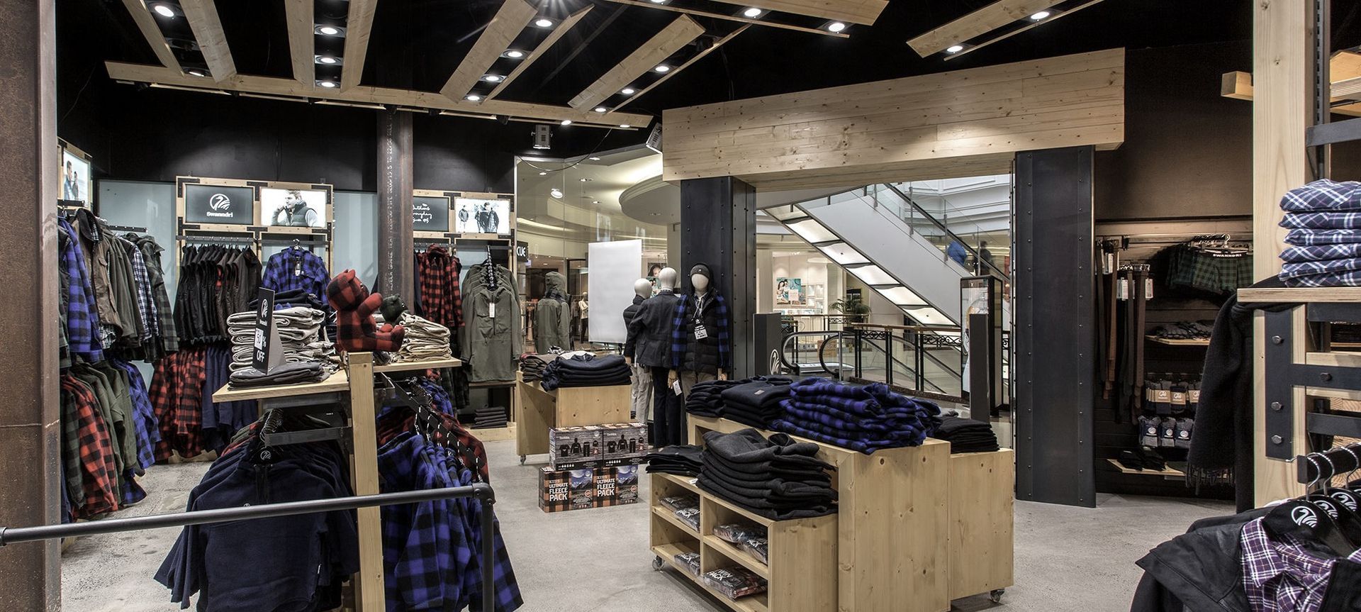 Shopfitting banner