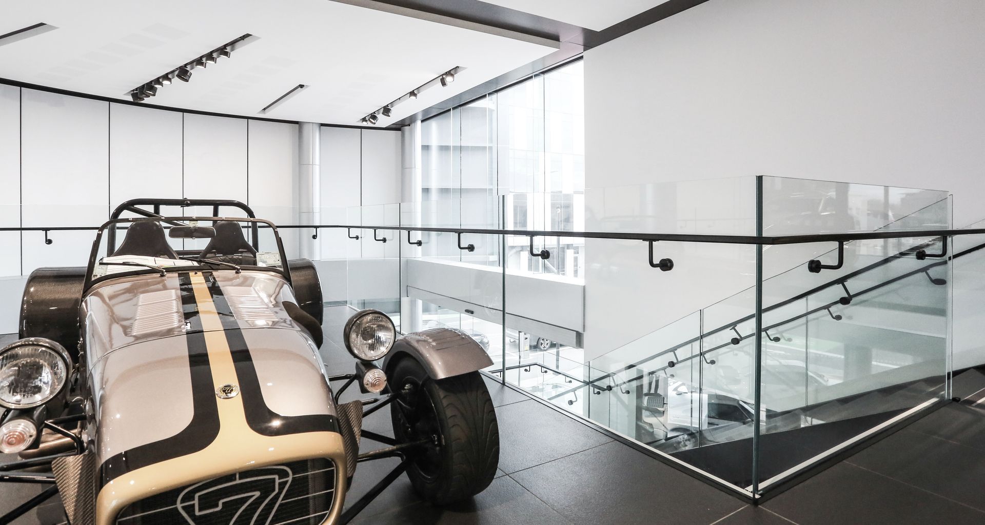 Medcar Porsche Showroom banner