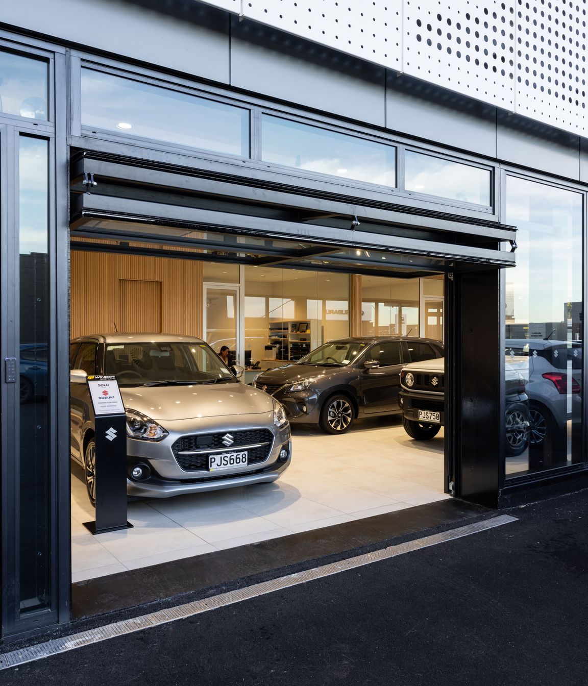 Commercial-Building-Suzuki-12-reduced.jpg