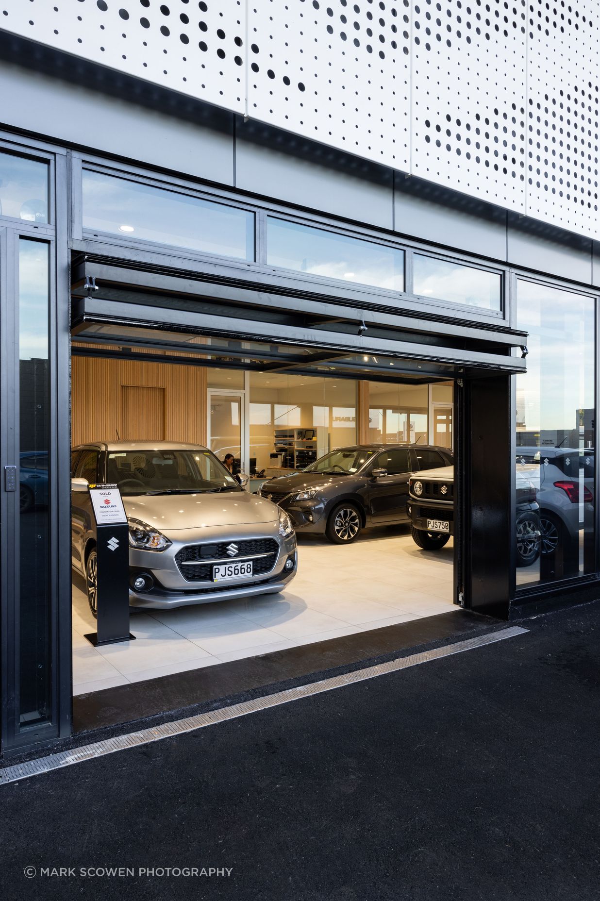 Commercial-Building-Suzuki-12-reduced.jpg