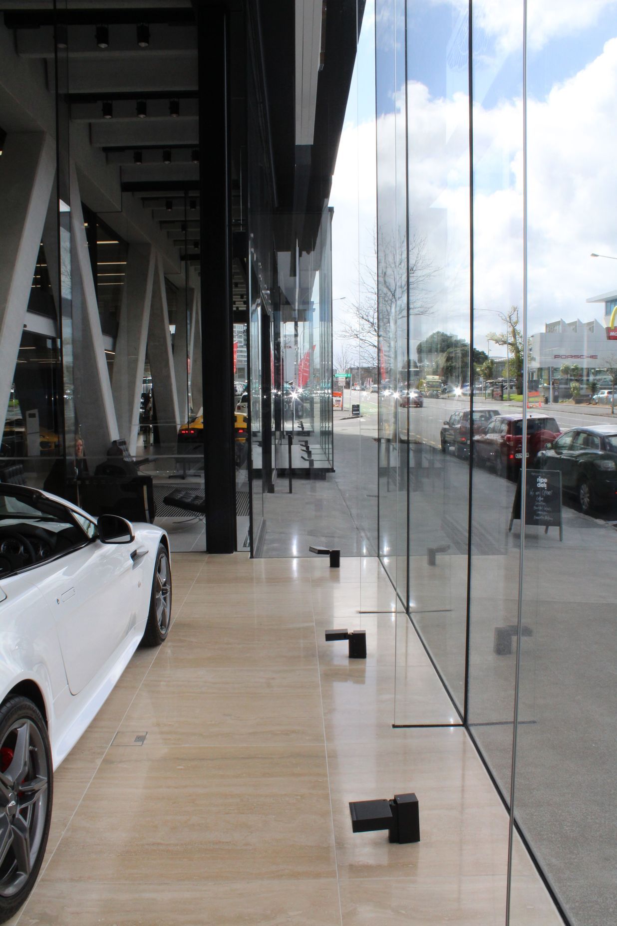 Giltrap Prestige Showroom - 119 Great North Road