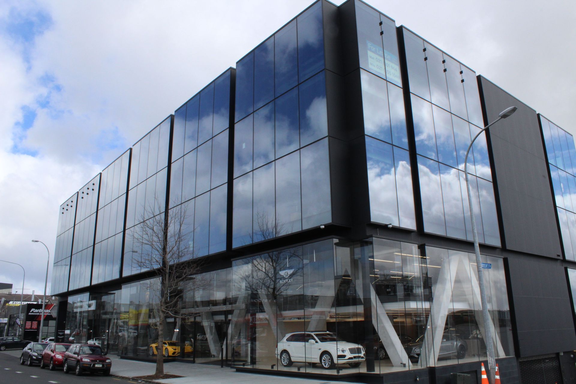 Giltrap Prestige Showroom - 119 Great North Road