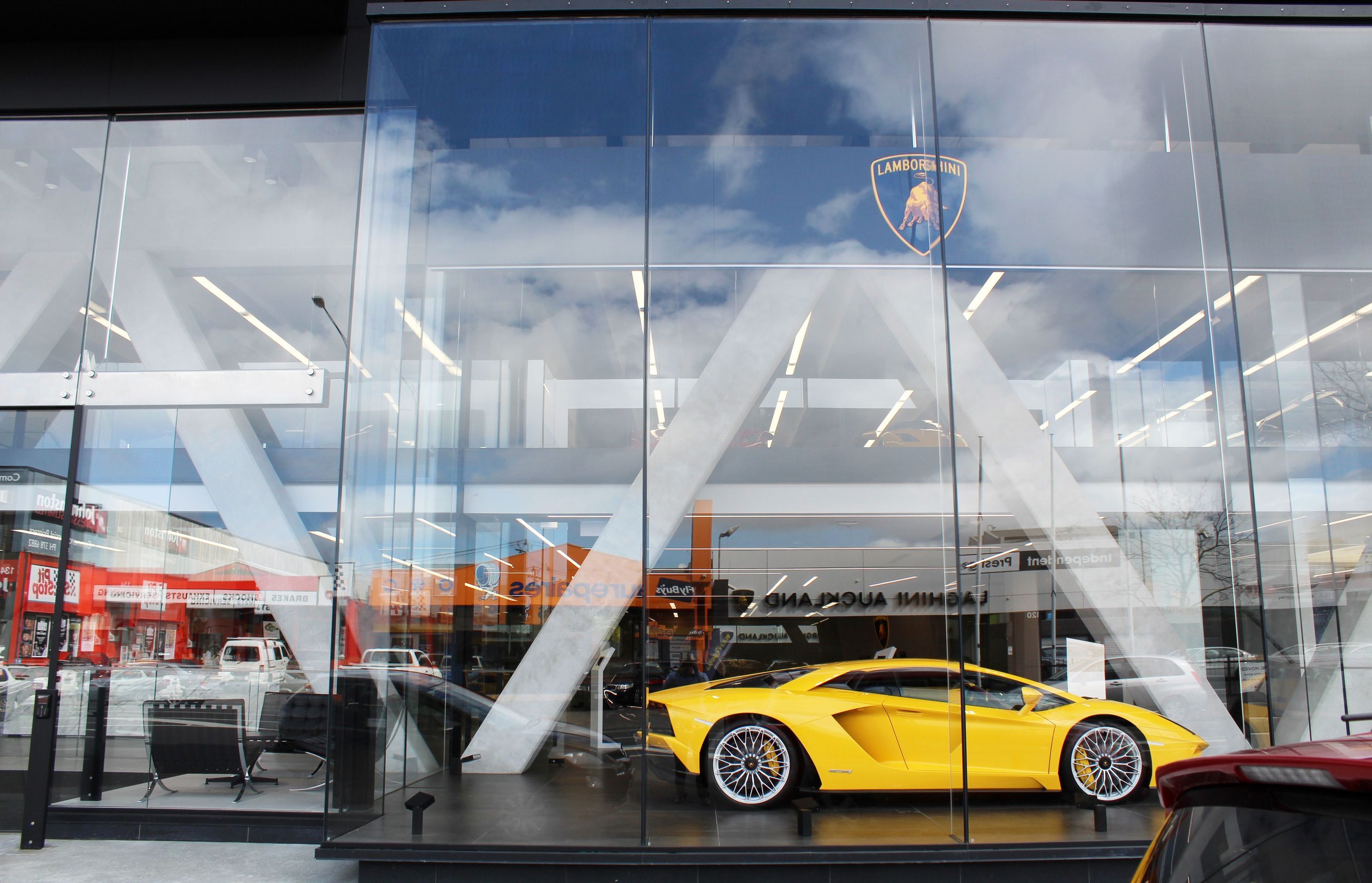 Giltrap Prestige Showroom - 119 Great North Road