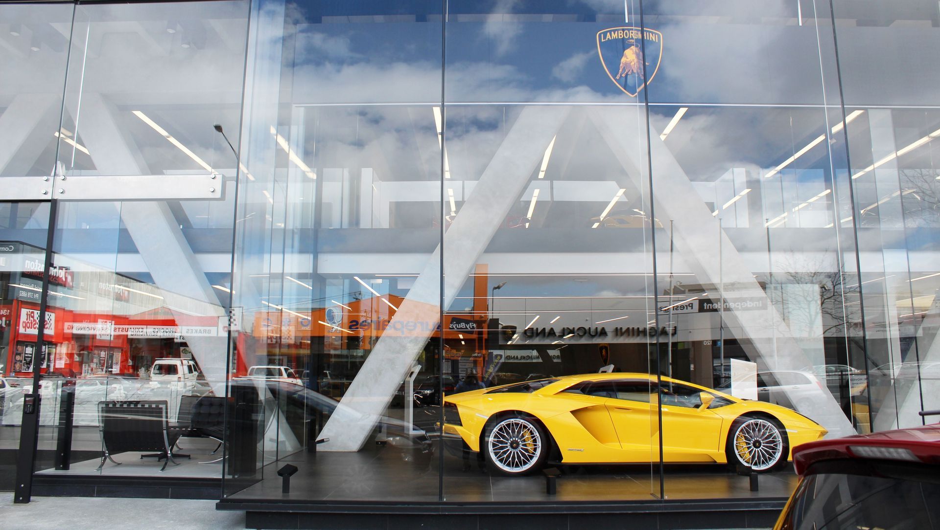 Giltrap Prestige Showroom - 119 Great North Road banner