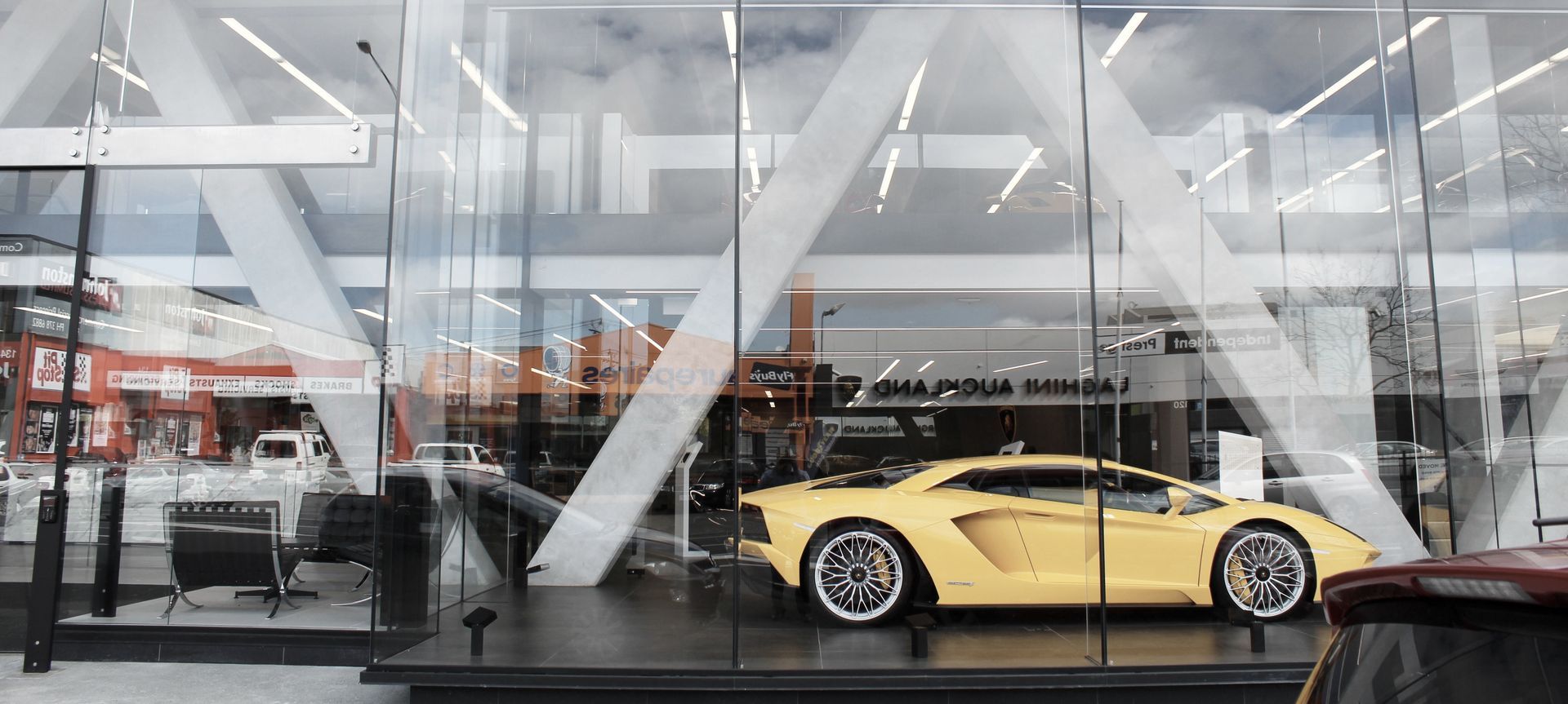 Giltrap Prestige Showroom - 119 Great North Road banner