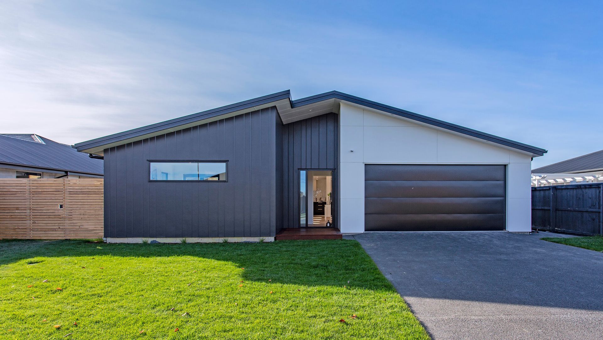 Modern Entertainer banner