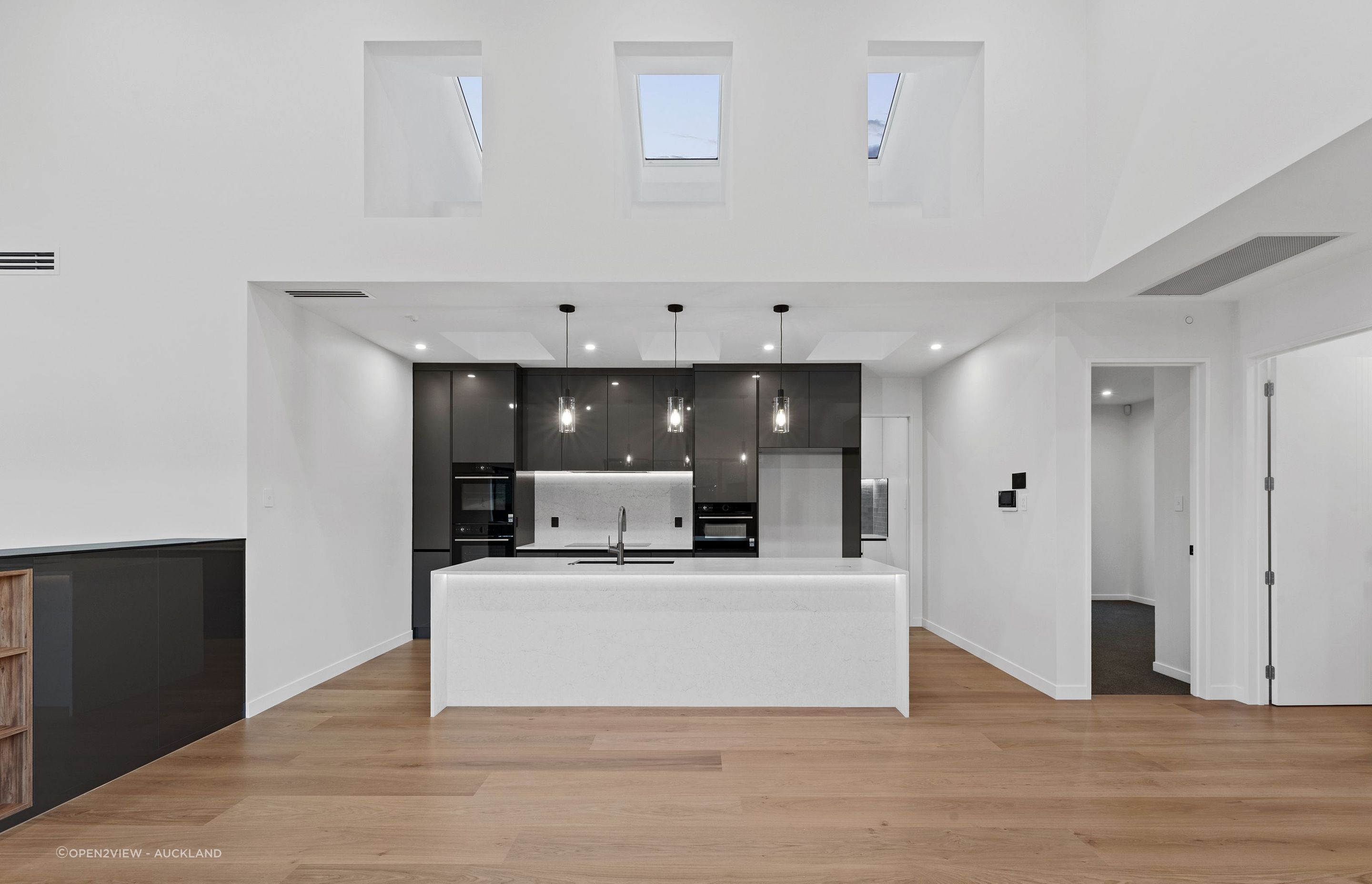 005Open2viewID581138-2TahunaAveAraHills.jpg