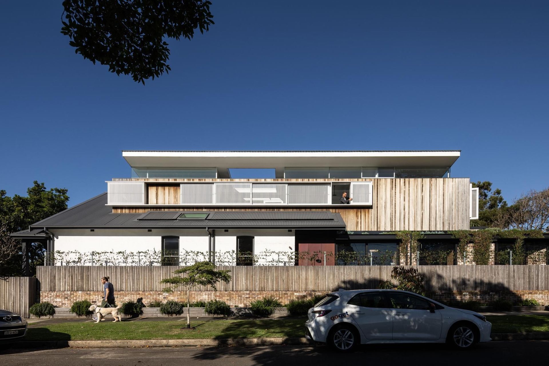 02-Matt-Day-Architect-Matt-Day-Manly-House-Exterior-Timber-Cladding.jpg