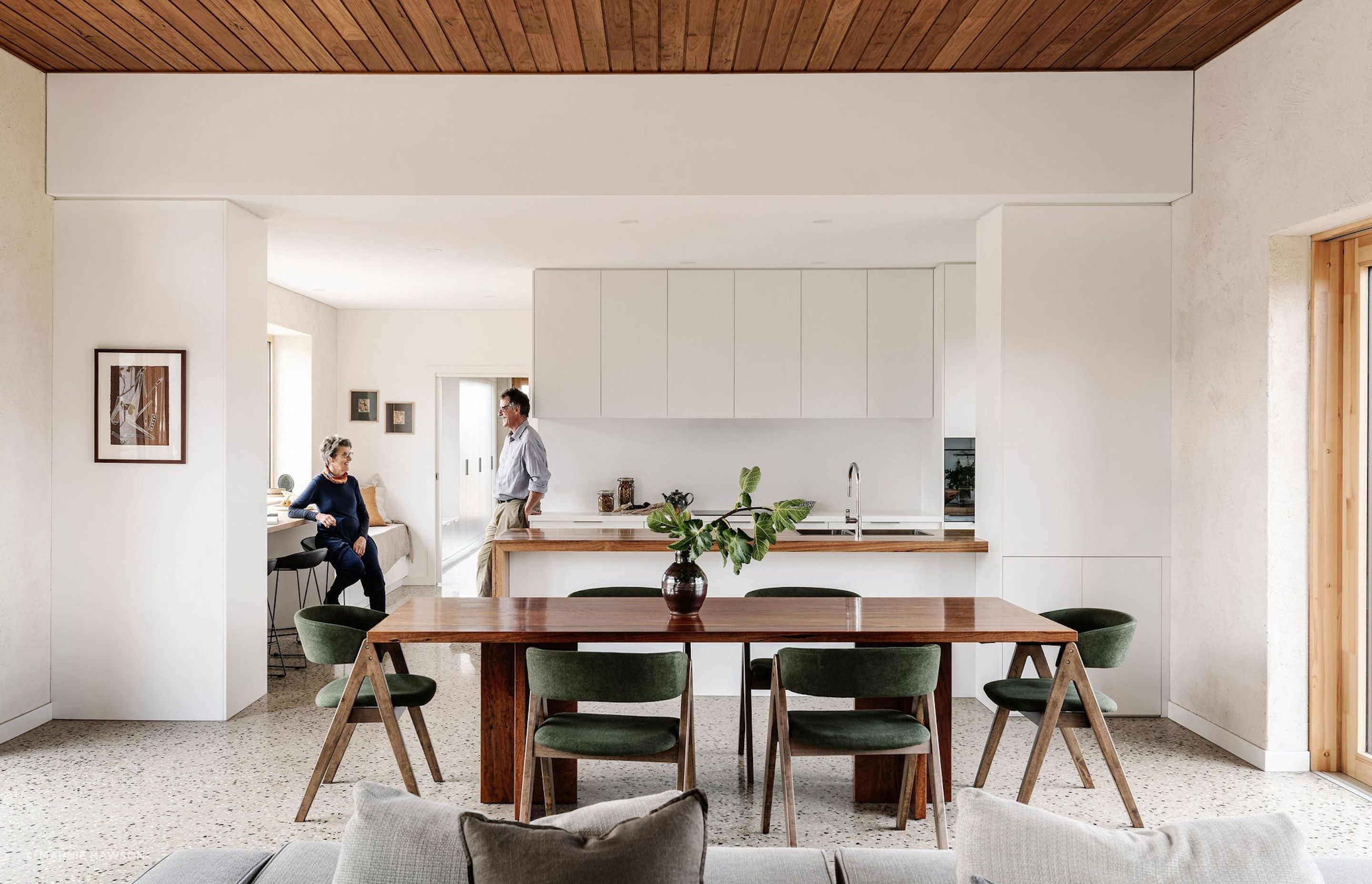 02-envirotecture-huffnpuffhaus-passivhaus-victoria-diningroom-v2.jpg