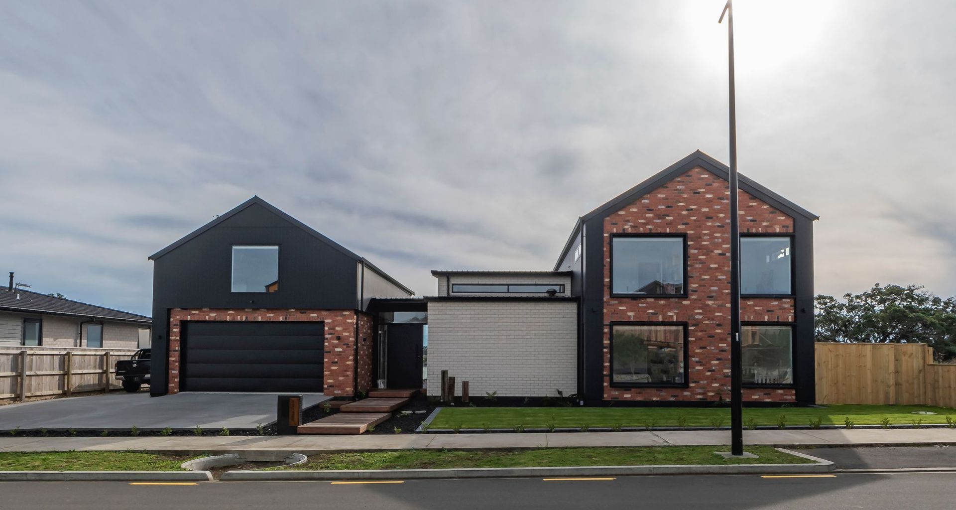 Tahuna Minhinnick Dr banner
