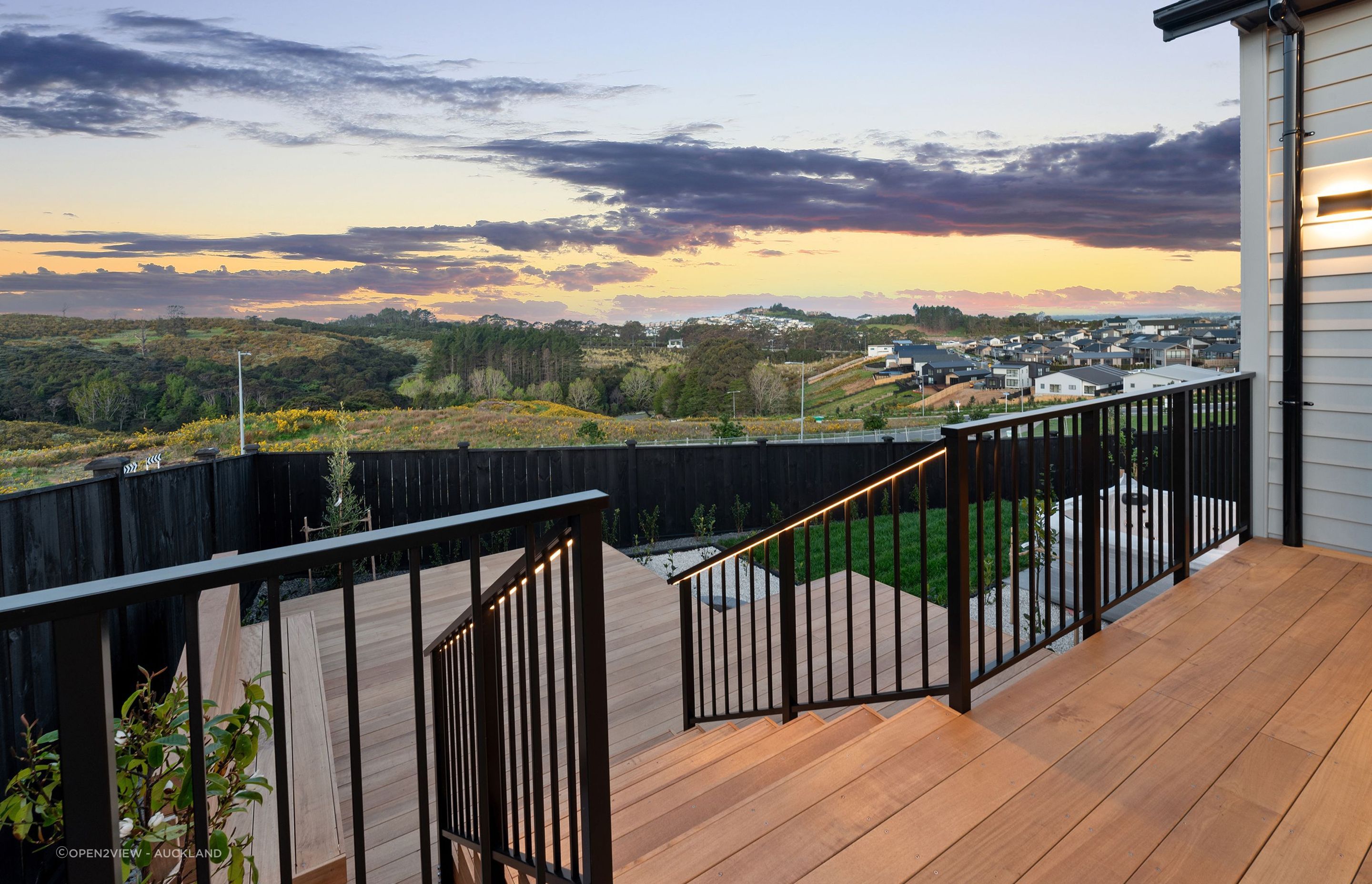 029Open2viewID581138-2TahunaAveAraHills.jpg