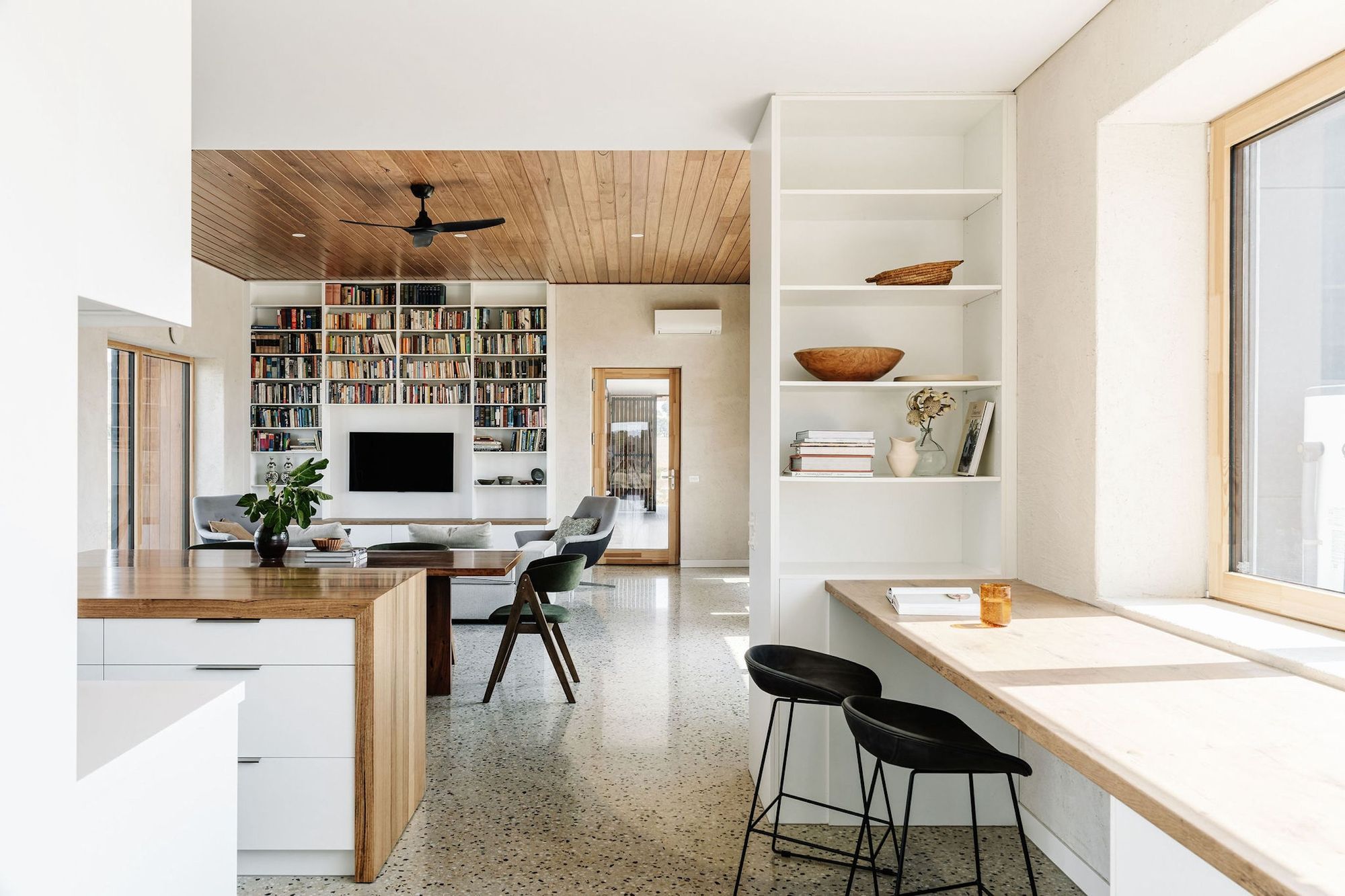 03-envirotecture-huffnpuffhaus-passivhaus-victoria-livingroom.jpg