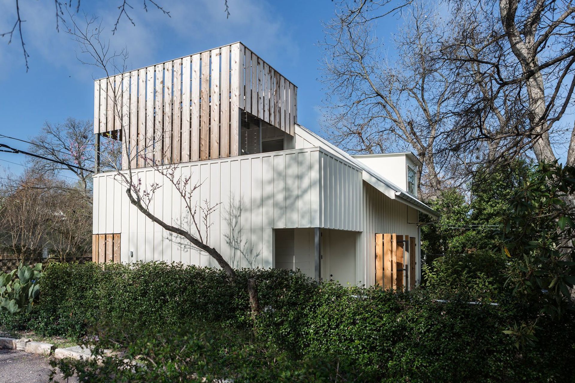 03BackAlleyCuppettKilpatrickArchitectureandInteriorDesignaustin-tx-guesthouse-wooden-upper-volume.jpg