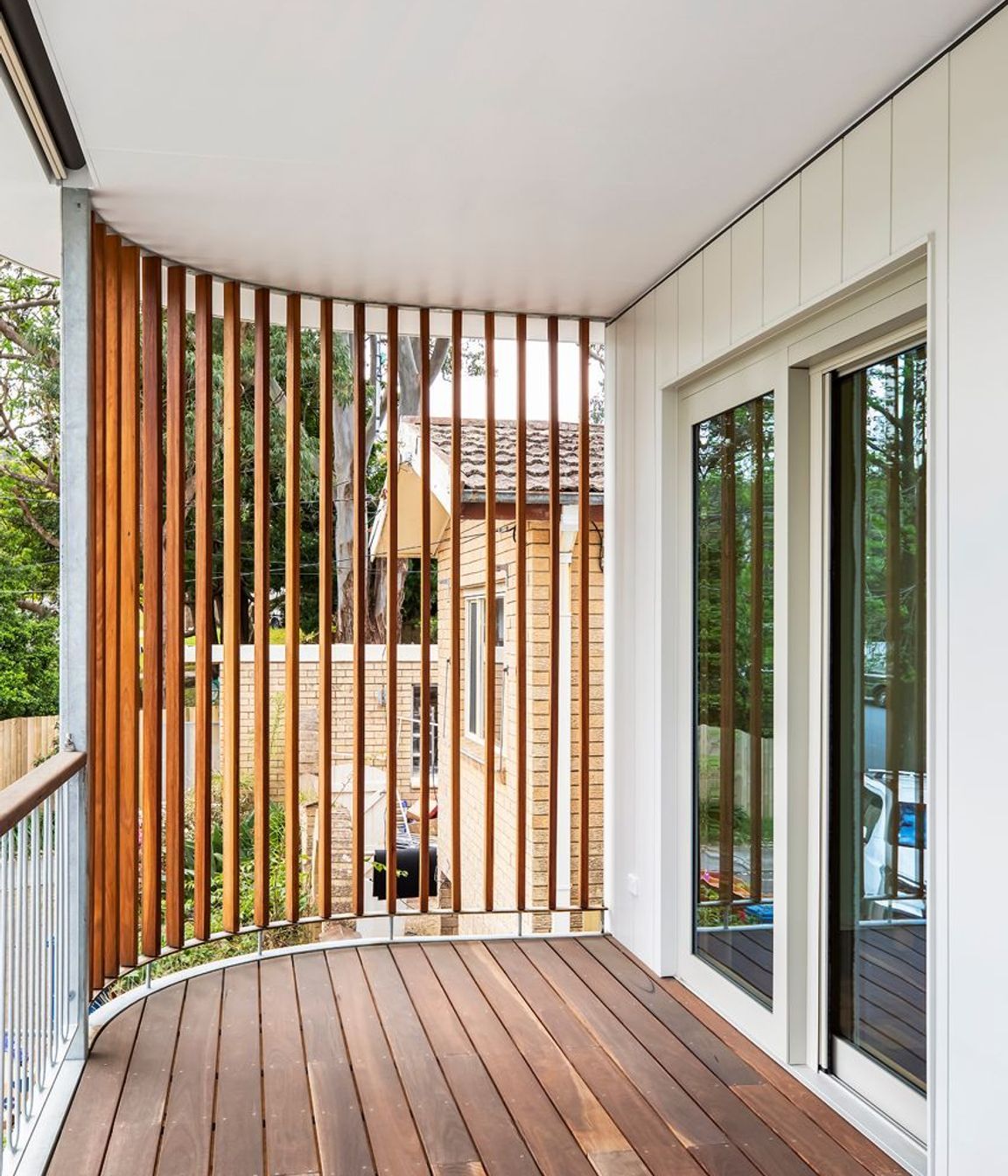 04-portrait-envirotecture-curvaceous-passivhaus-nsw-external-2.jpg
