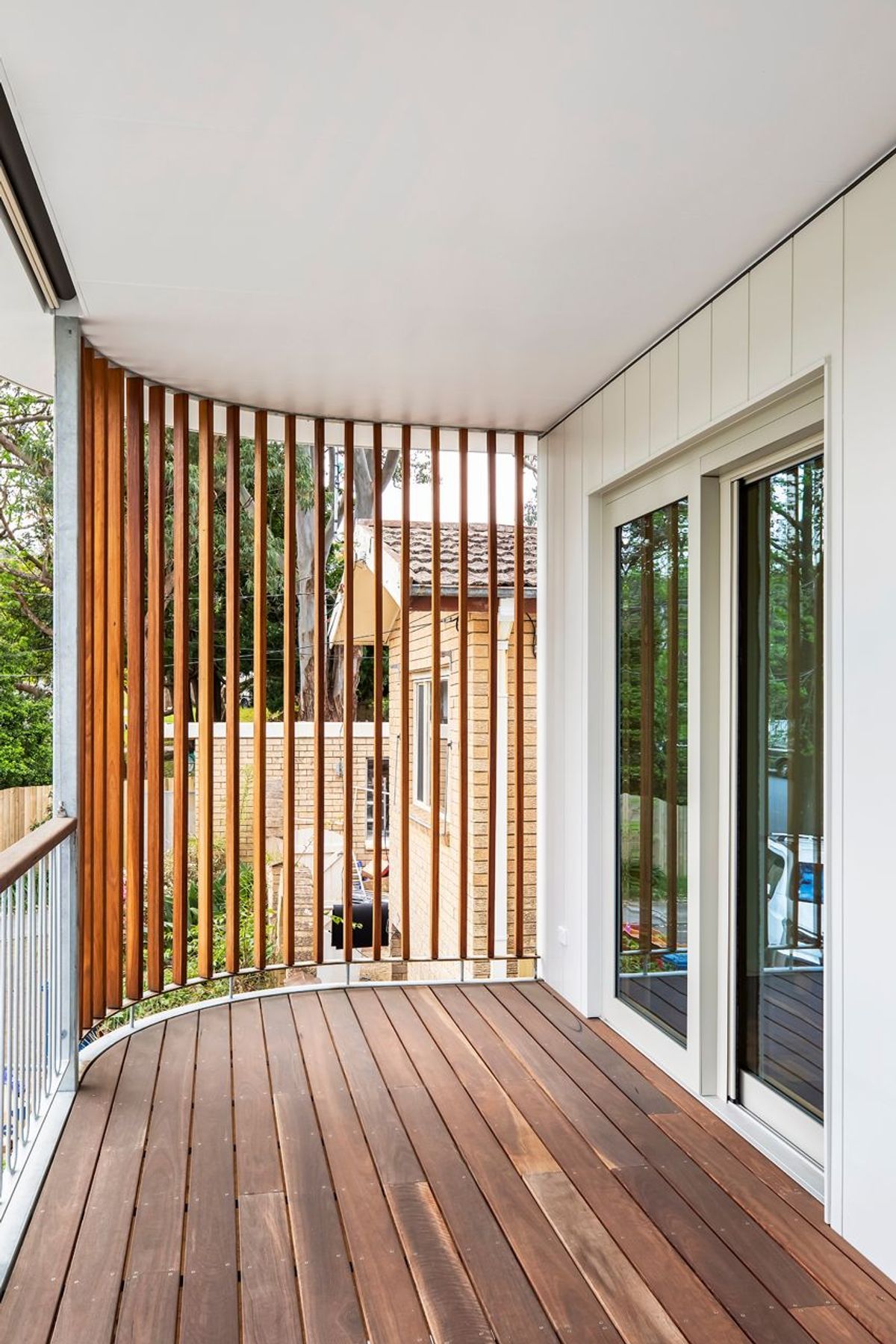 04-portrait-envirotecture-curvaceous-passivhaus-nsw-external-2.jpg
