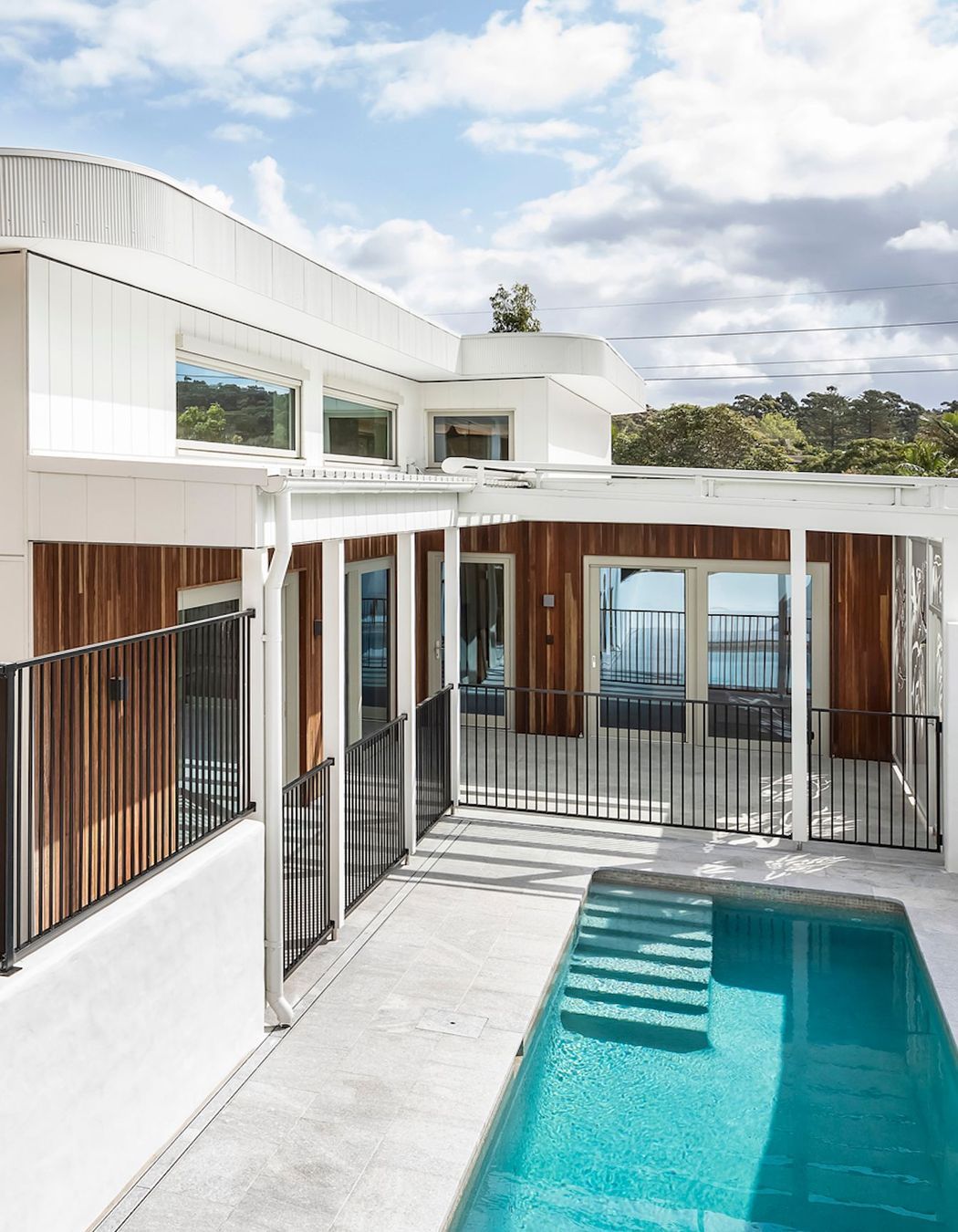 05-portrait-envirotecture-curvaceous-passivhaus-nsw-pool.jpg