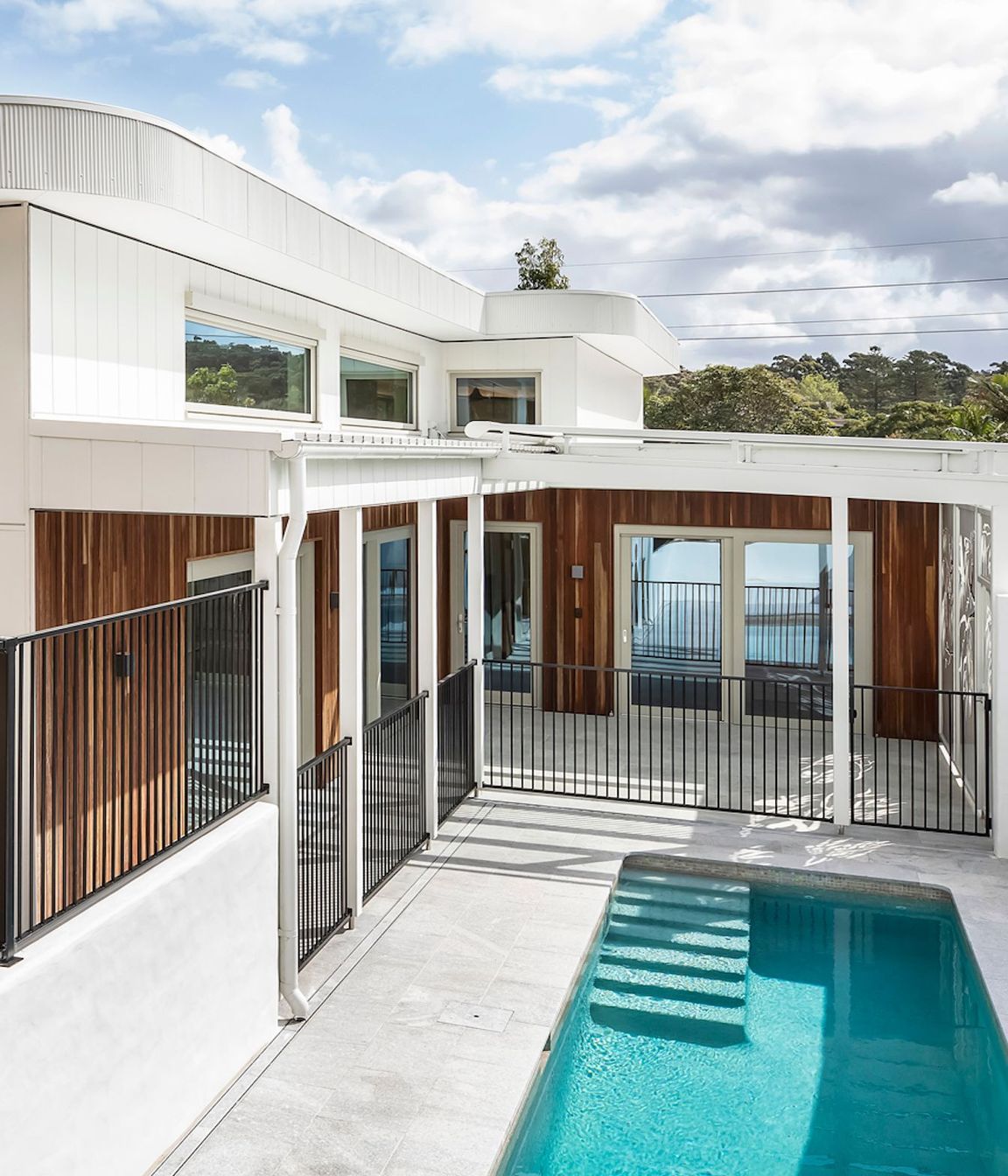 05-portrait-envirotecture-curvaceous-passivhaus-nsw-pool.jpg