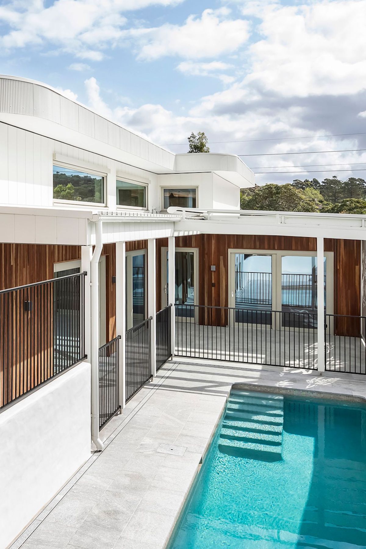 05-portrait-envirotecture-curvaceous-passivhaus-nsw-pool.jpg