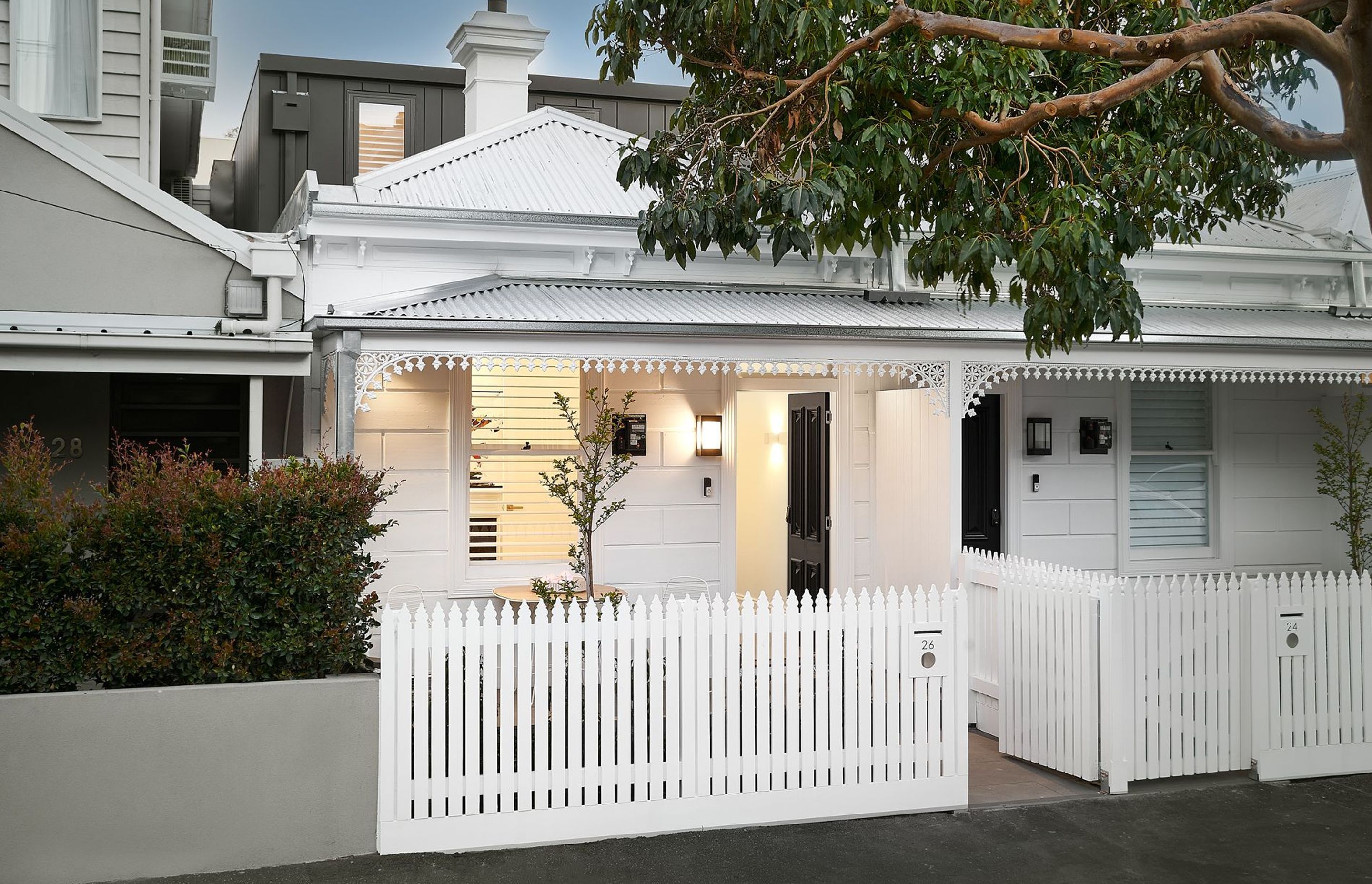 Lyons St Port